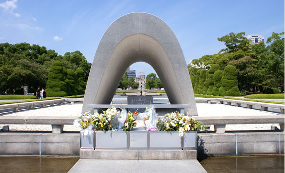 この地から平和への祈りを捧げる