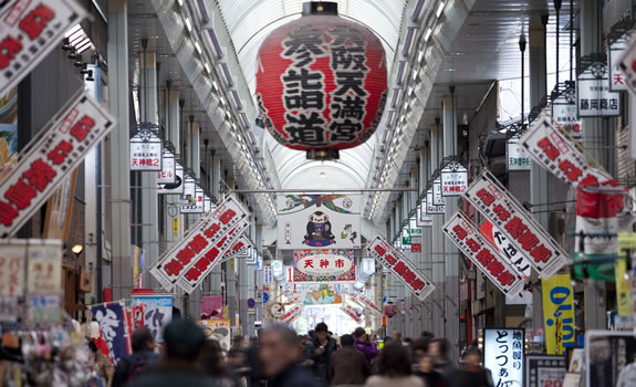 長〜い商店街でカオスな大阪を体感