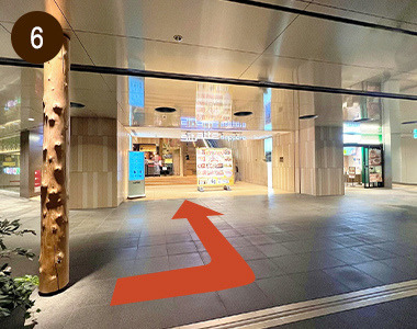 ⑥sitatte（シタッテ）札幌のエスカレーターを上って1階に行きます。