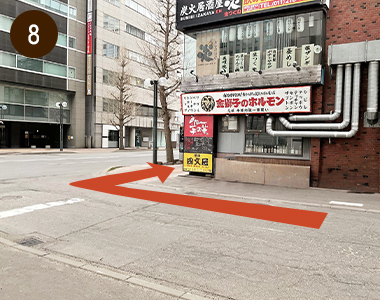 ⑧矢印の方向に進みます。